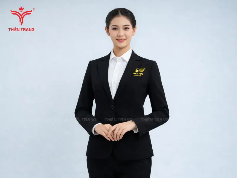 Mẫu Vest đen vải nỉ là một trong những bộ đồng phục mùa đông spa tuyệt đẹp