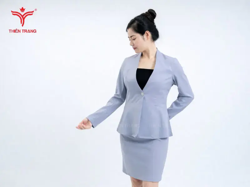 Bộ váy màu xanh ngọc là mẫu đồng phục mùa đông spa Đồng Phục Thiên được lựa chọn nhiều nhất