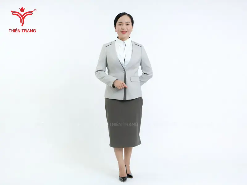 Đồng phục Vest phối váy xám là mẫu đồng phục spa mùa đông được ưa chuộng nhất