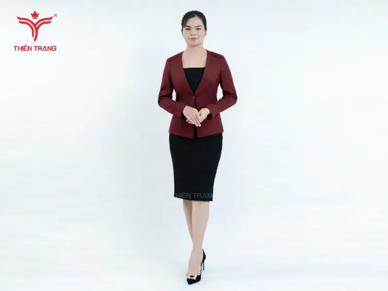 Đồng phục vest đỏ cho mùa đông là lựa chọn hàng đầu