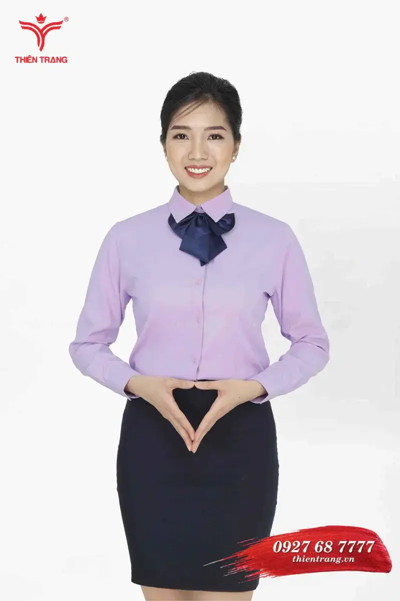 Trang phục phối với chân váy bút chì màu tối cao cấp là mẫu đồng phục spa phổ biến nhất