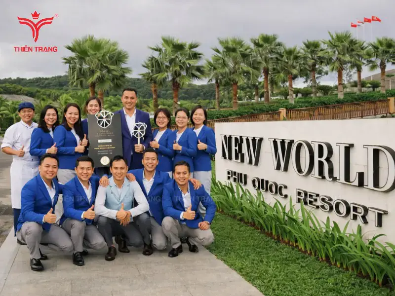 Đồng phục dành cho lễ tân khách sạn New World.