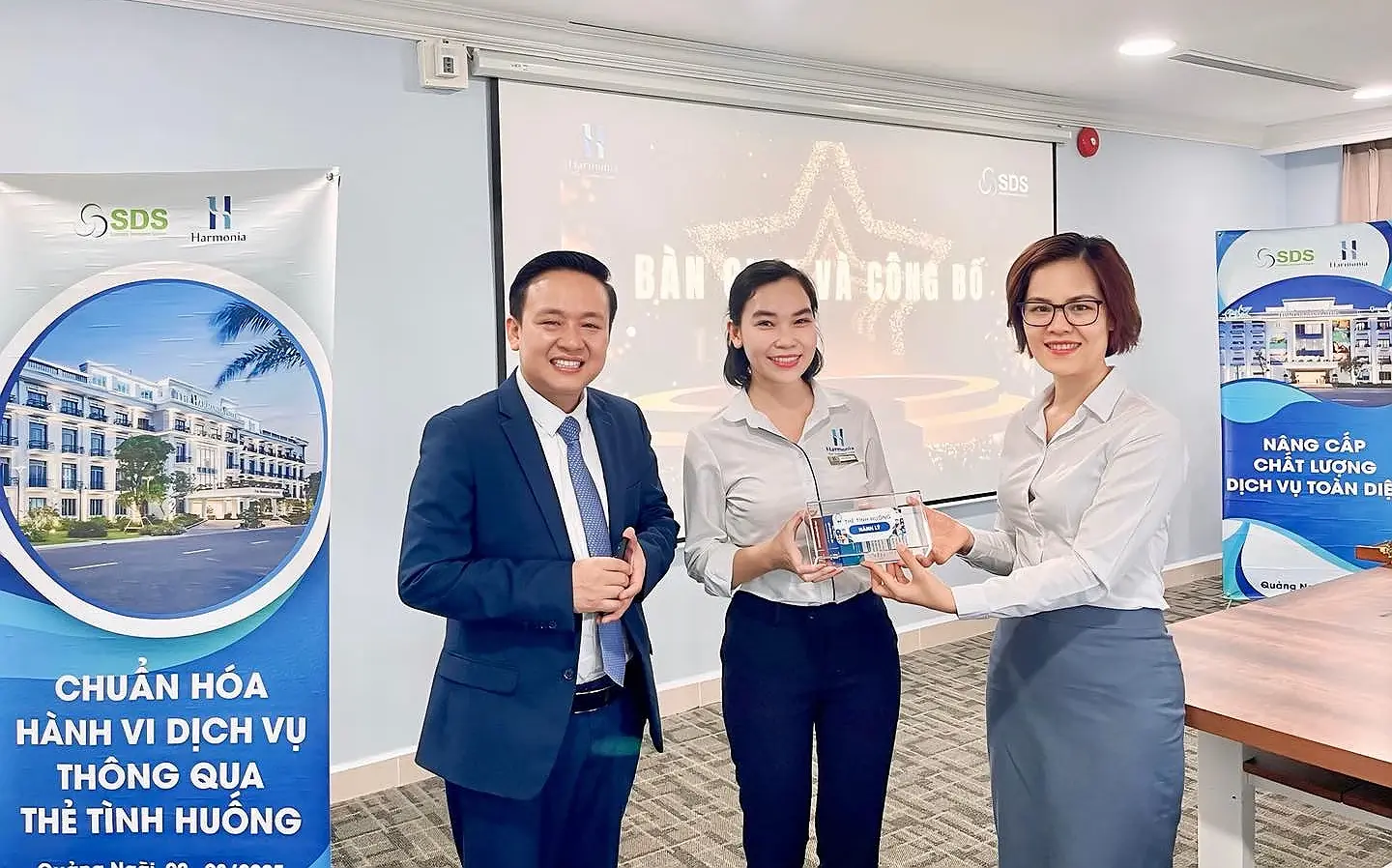 Đồng Phục Quản Lý Nhà Hàng Harmonia