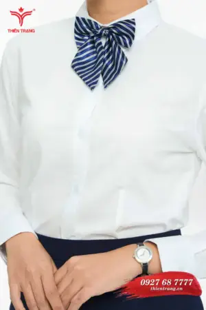 Mặt trước đồng phục sơ mi nữ tư vấn viên spa TTDNGASM1 màu trắng