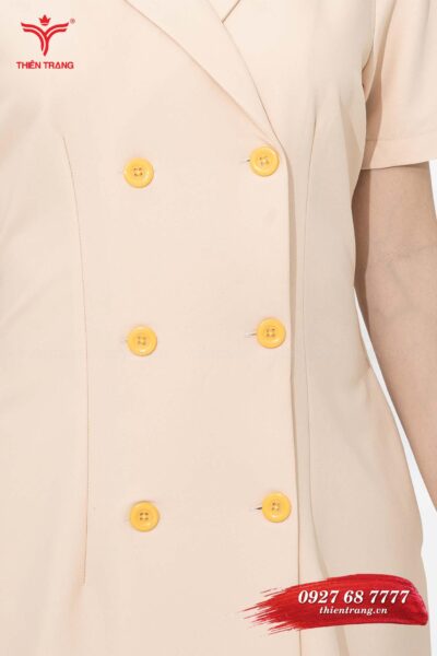 Nút áo đồng phục lễ tân spa TTSPALT12 màu vàng kem