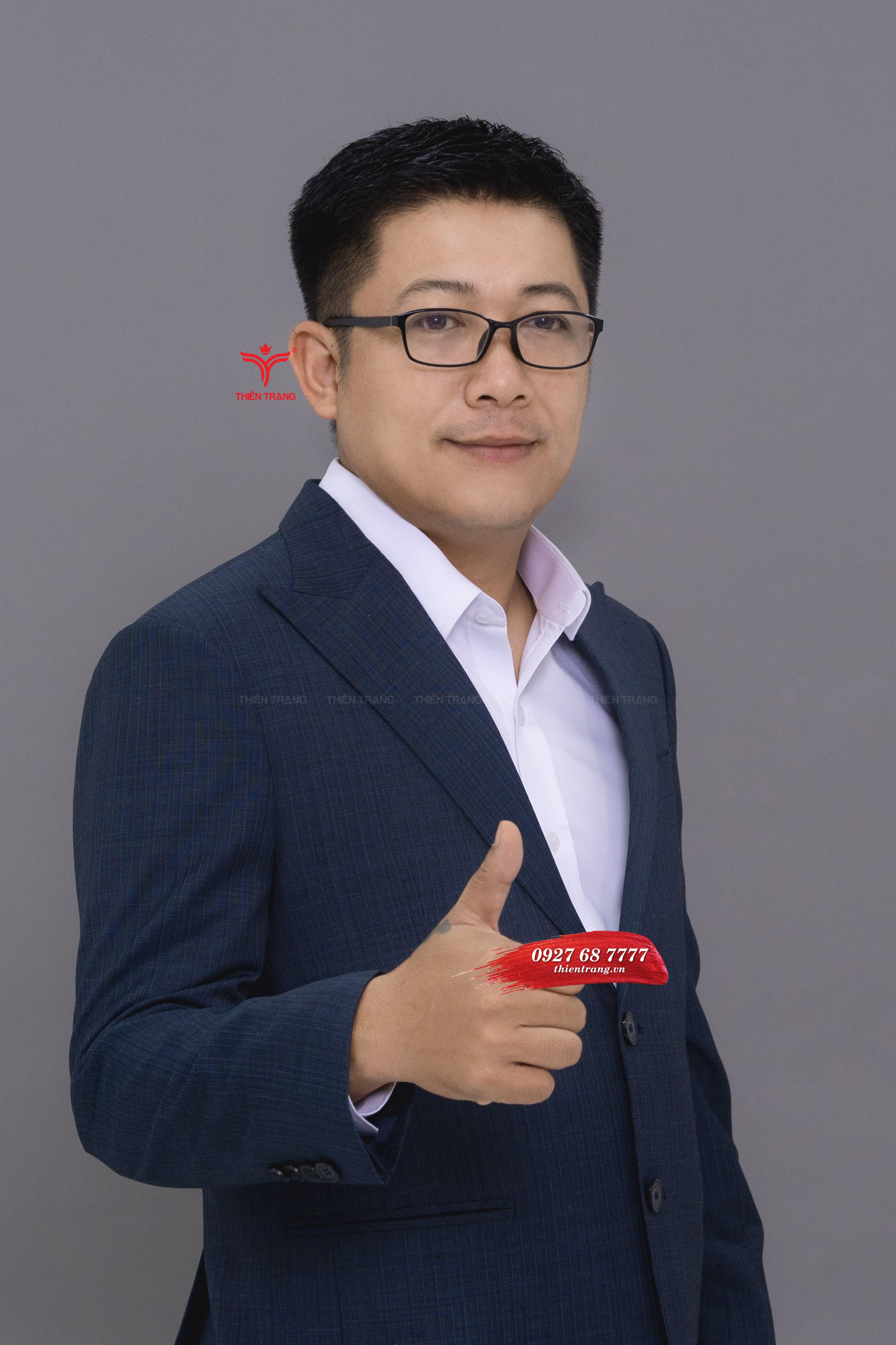 CEO Nguyễn Mạnh Hùng tại công ty TNHH Đồng Phục Thiên Trang