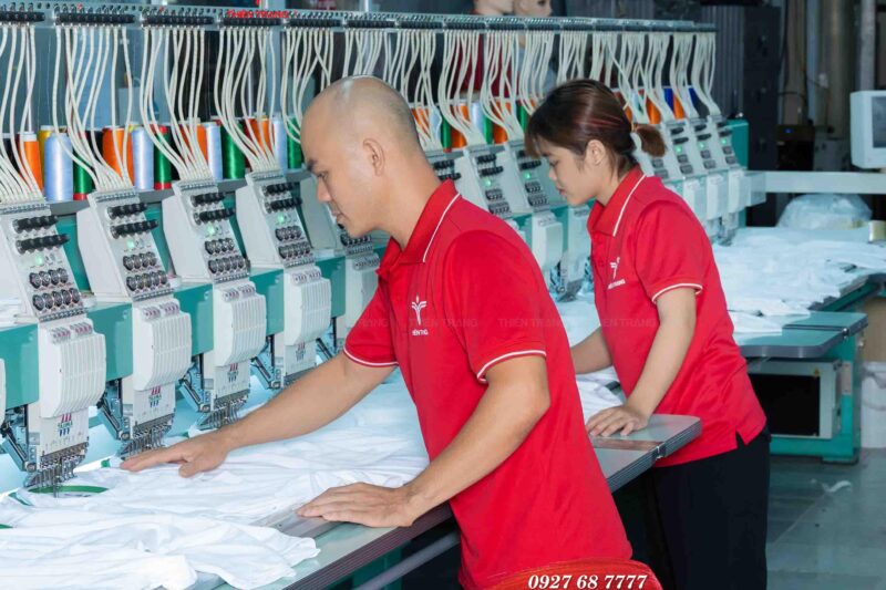 Công nghệ thêu vi tính hiện đại tại xưởng may đồng phục Thiên Trang