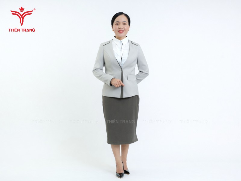 Đồng phục Vest phối váy xám là mẫu đồng phục spa mùa đông được ưa chuộng nhất