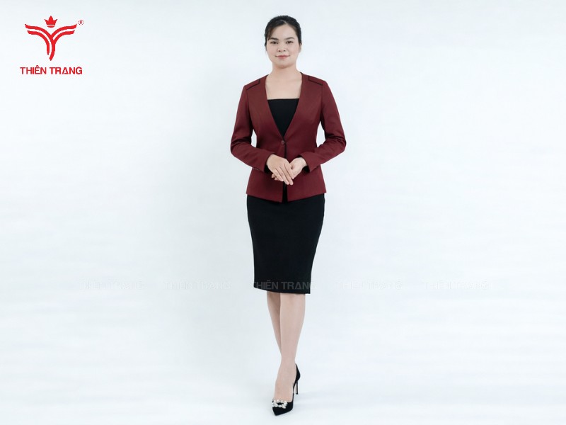 Đồng phục vest đỏ cho mùa đông là lựa chọn hàng đầu