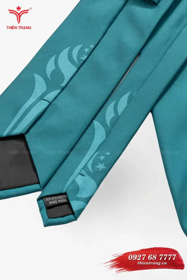 Cravat (cà vạt) là mẫu phụ kiện đồng phục đẹp