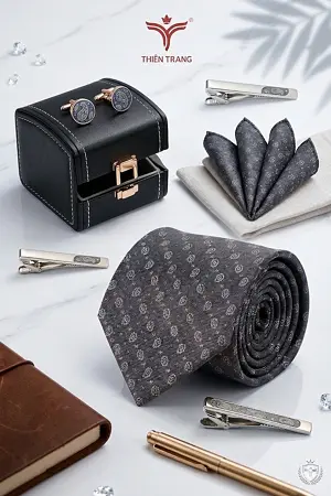 Cà vạt họa tiết chấm bi