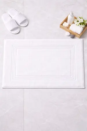 Khăn lau chân màu trắng 45x65cm