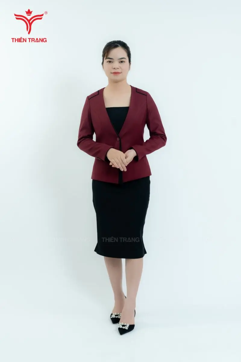 Đồng phục vest đỏ cho mùa đông là lựa chọn hàng đầu