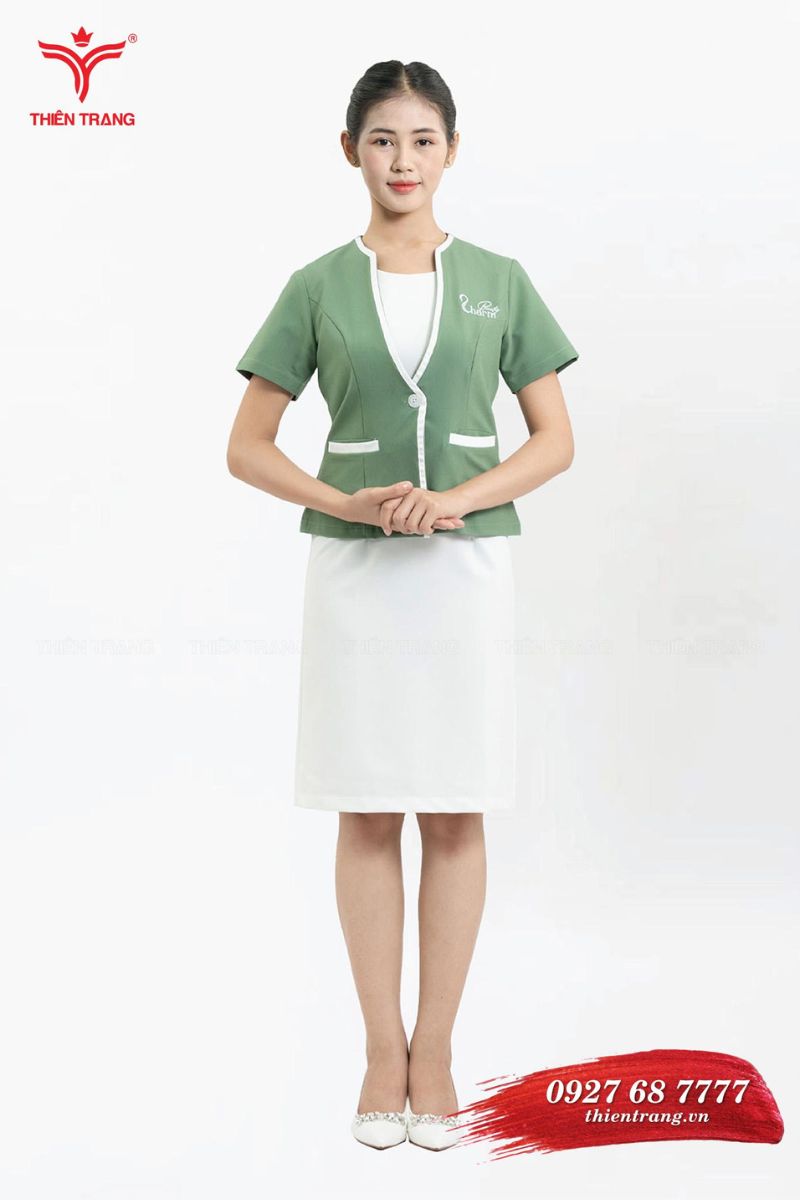 Mẫu áo Vest spa màu xanh phối váy đồng phục spa được biết đến là một trong những mẫu đồng phục spa màu xanh được lựa chọn nhiều nhất