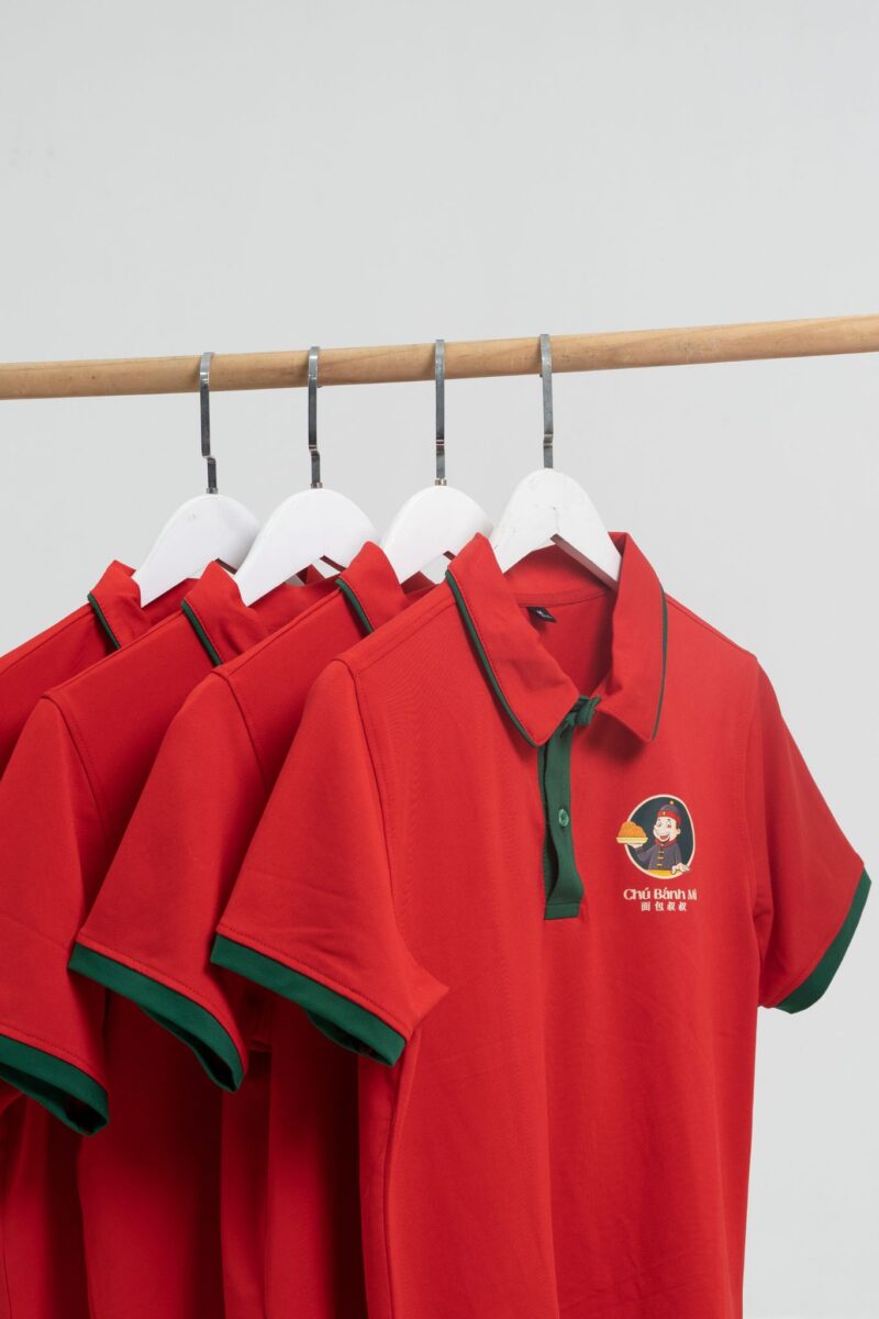 Mẫu quần áo công ty đỏ | Xưởng May Đồng Phục Thiên Trang