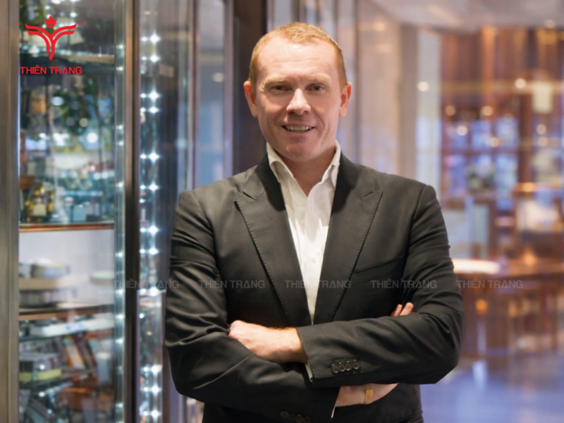 Đồng phục quản lý khách sạn Pullman.