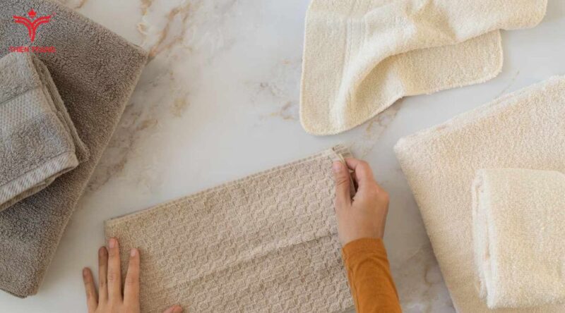 Cách cuộn khăn spa đơn giản