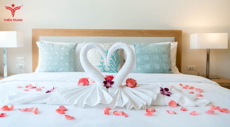 Cách gấp khăn spa hình con hạc