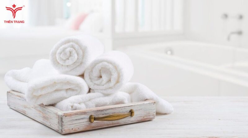 Gấp khăn spa theo kiểu cuộn tròn