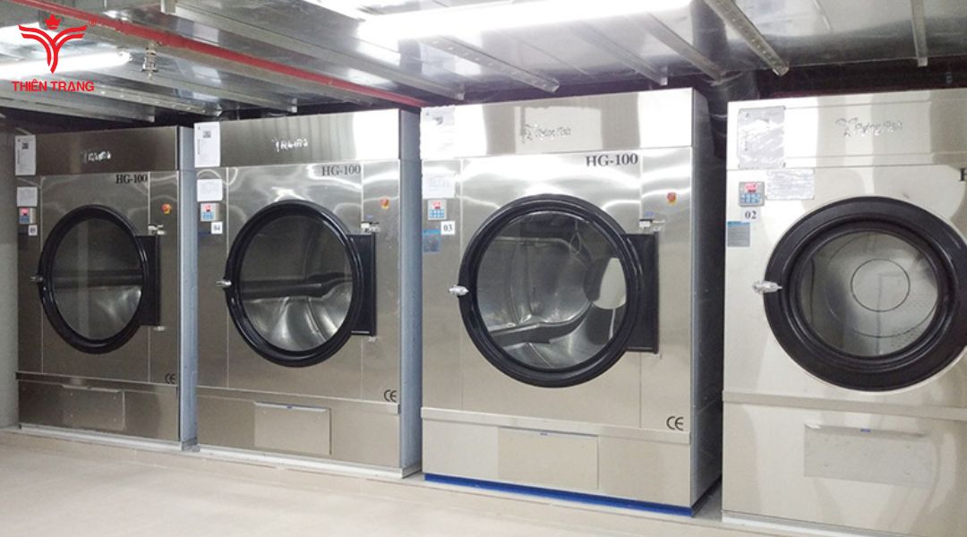 Giặt khăn khách sạn bằng máy giặt công nghiệp