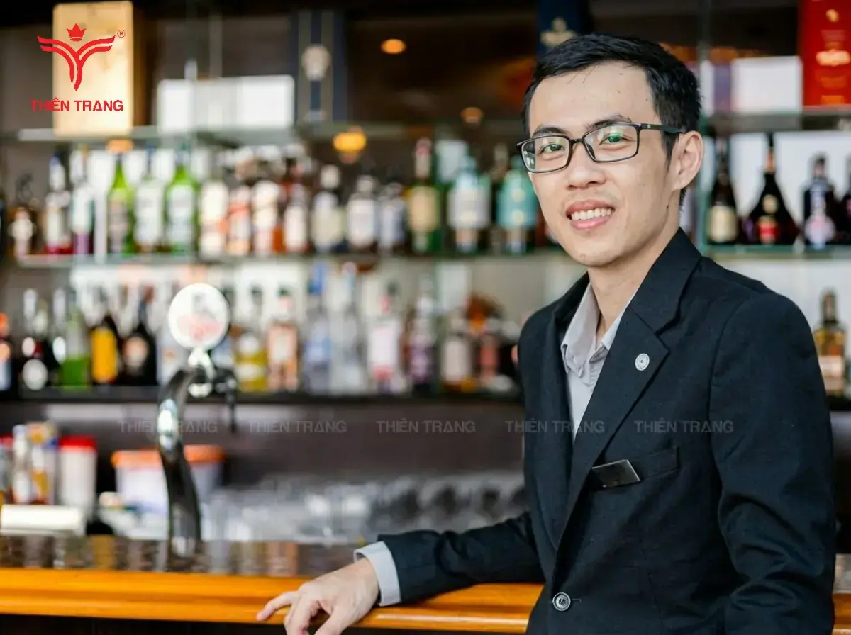 10+ mẫu đồng phục khách sạn Sheraton đẹp & sang trọng cho từng bộ phận 4 marked 03a4303d 4bdd 4d3c 8111 3068eed4ab1b 1 1