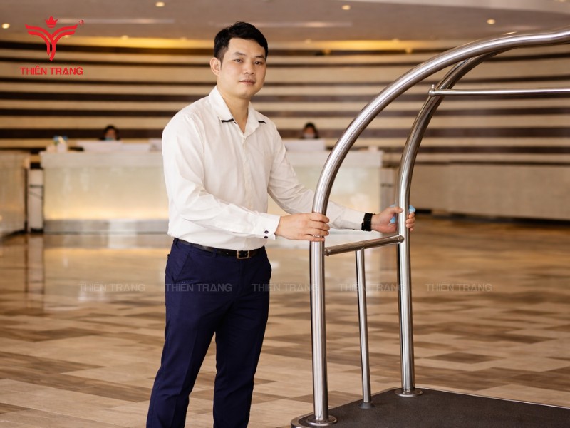Đồng phục khách sạn Pullman vị trí Doorman.