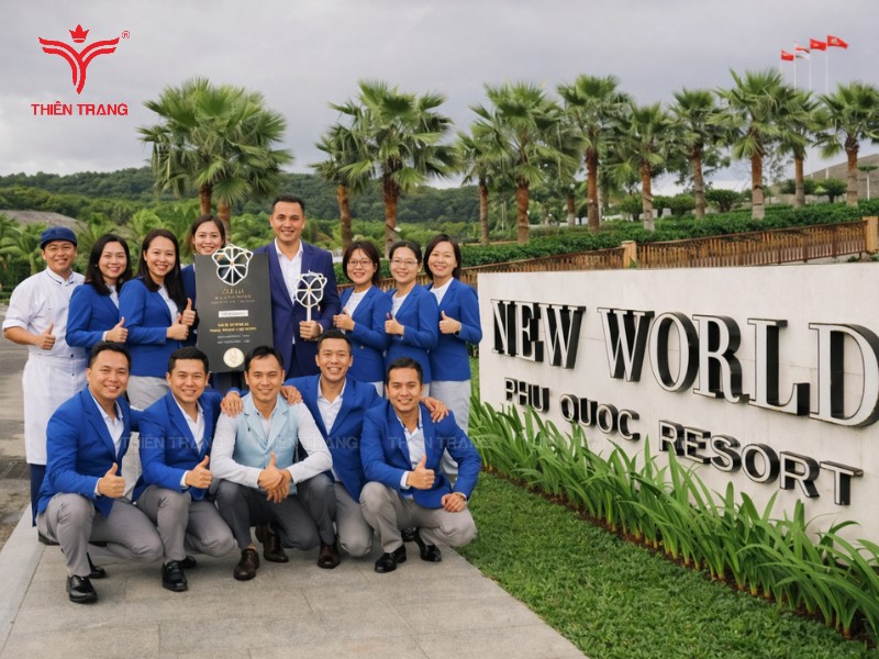 Đồng phục dành cho lễ tân khách sạn New World.