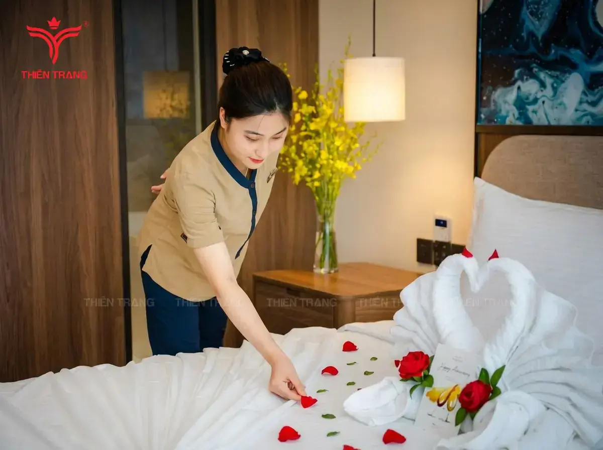 Bộ sưu tập đồng phục khách sạn Mường Thanh - Giải pháp thể hiện đẳng cấp dịch vụ 8 marked 9f013874 cff1 43c5 9c83 47b85f4c2168 1 1