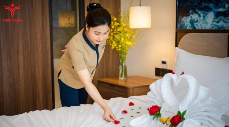 Quần áo khách sạn Mường Thanh của nhân viên dọn phòng