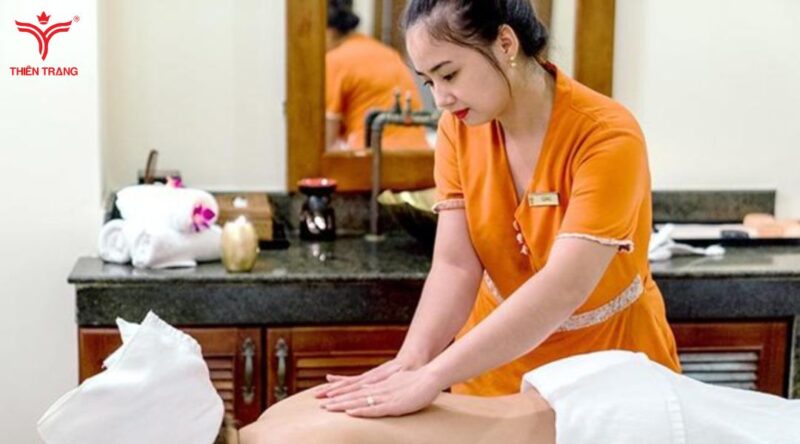 Thiết kế đồng phục spa cho khách sạn có màu cam nổi bật