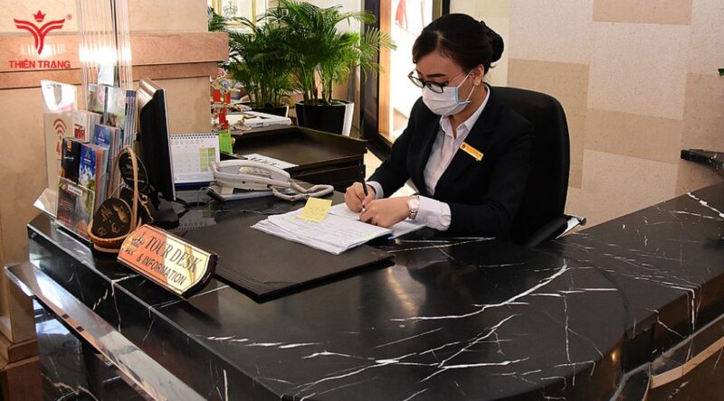 Trang phục cho lễ tân là mẫu đồng phục khách sạn Rex đẹp nhất