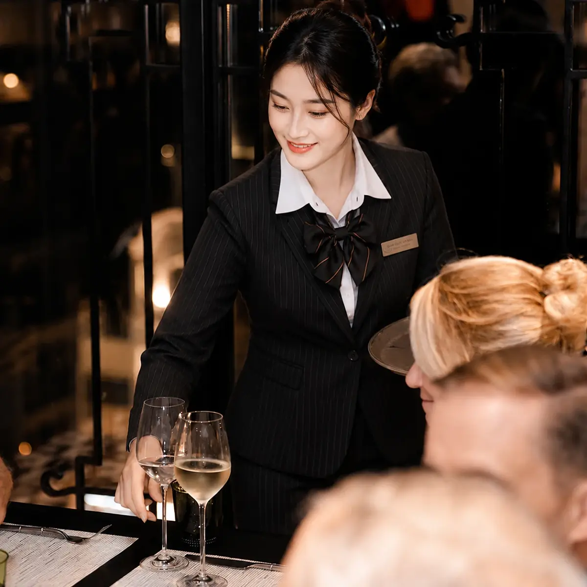 Top 20+ mẫu đồng phục nhân viên nhà hàng cao cấp