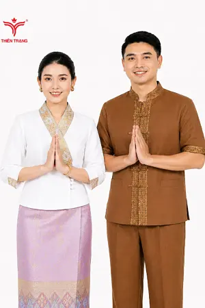 Đồng phục Thái Lan cách tân phối viền thổ cẩm.