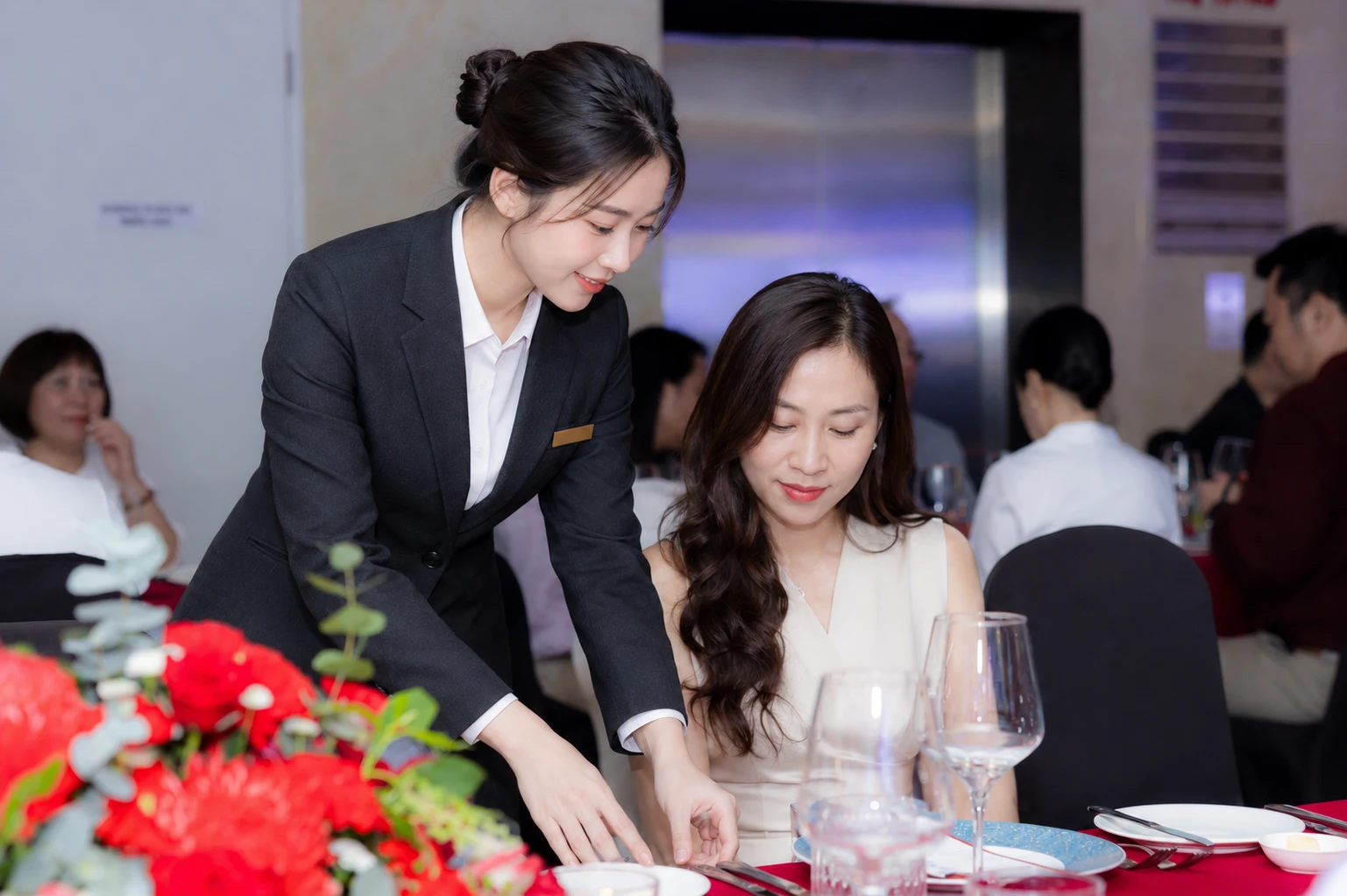 Bộ vest đồng phục quản lý nhà hàng 12 Bộ vest đồng phục quản lý nhà hàng