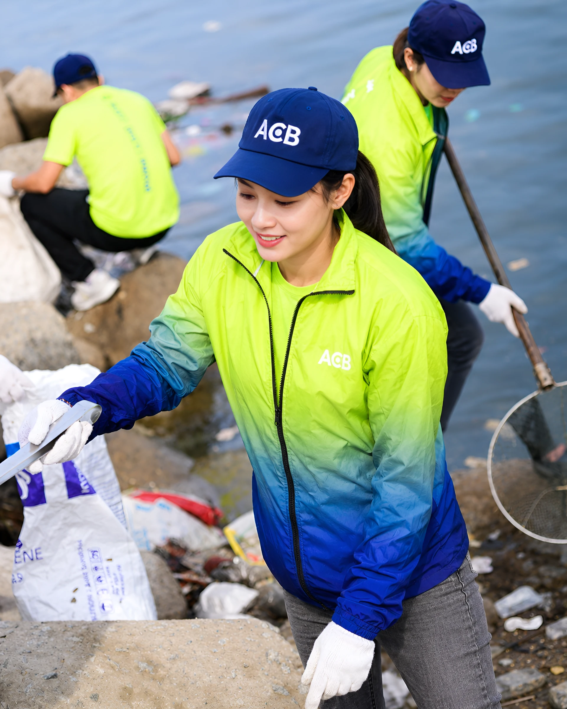 Mẫu đồng phục ngân hàng ACB chuẩn nhận diện thương hiệu