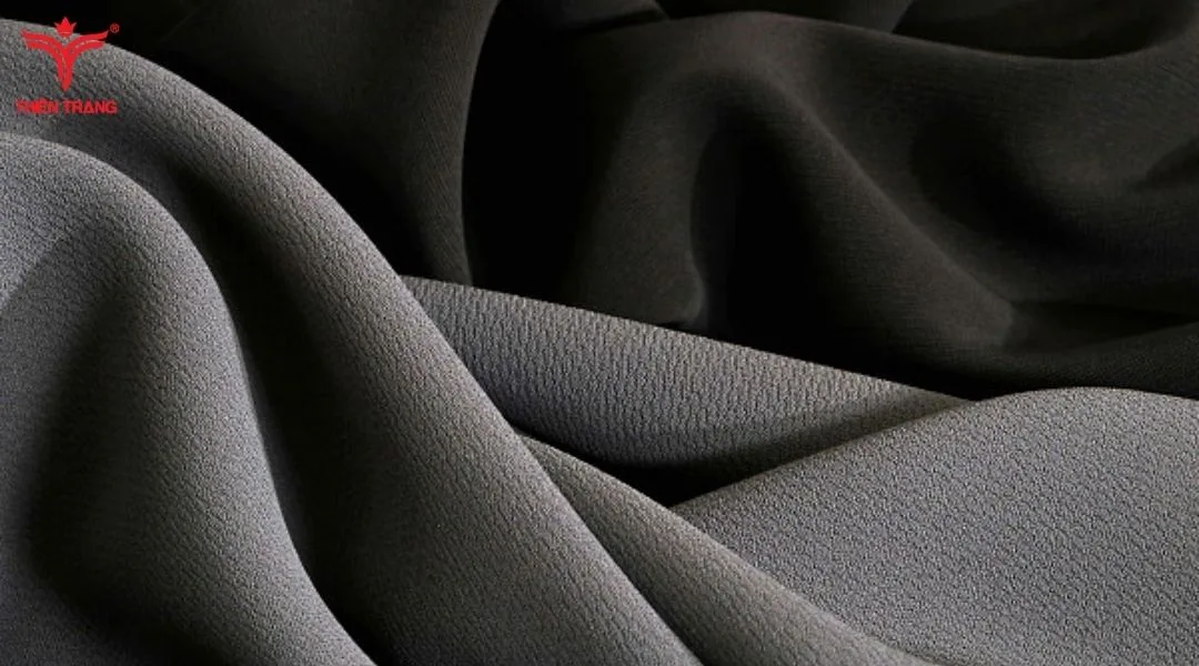 Vải Polyester Là Gì? Đặc Tính, Ưu Nhược Điểm Và Ứng Dụng 2 Vải polyester là loại sợi tổng hợp được lựa chọn phổ biến nhất