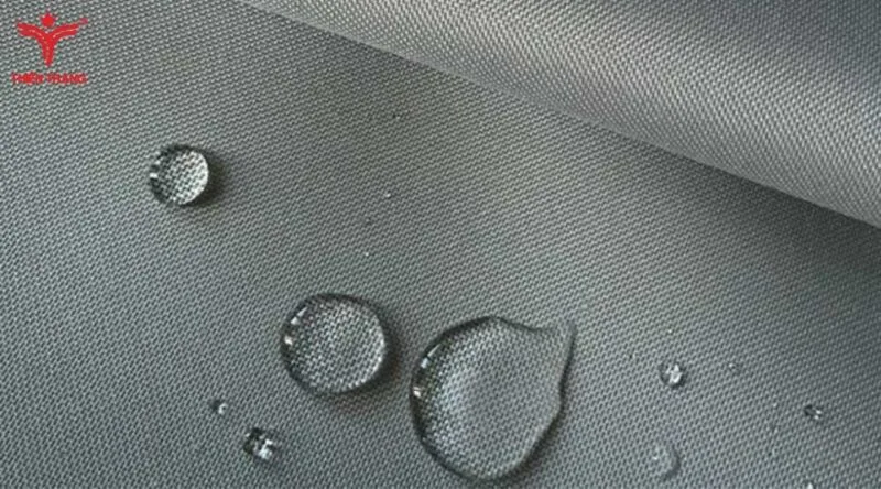 Vải Polyester Là Gì? Đặc Tính, Ưu Nhược Điểm Và Ứng Dụng 3 Chất liệu vải polyester có khả năng chống nước cực tốt