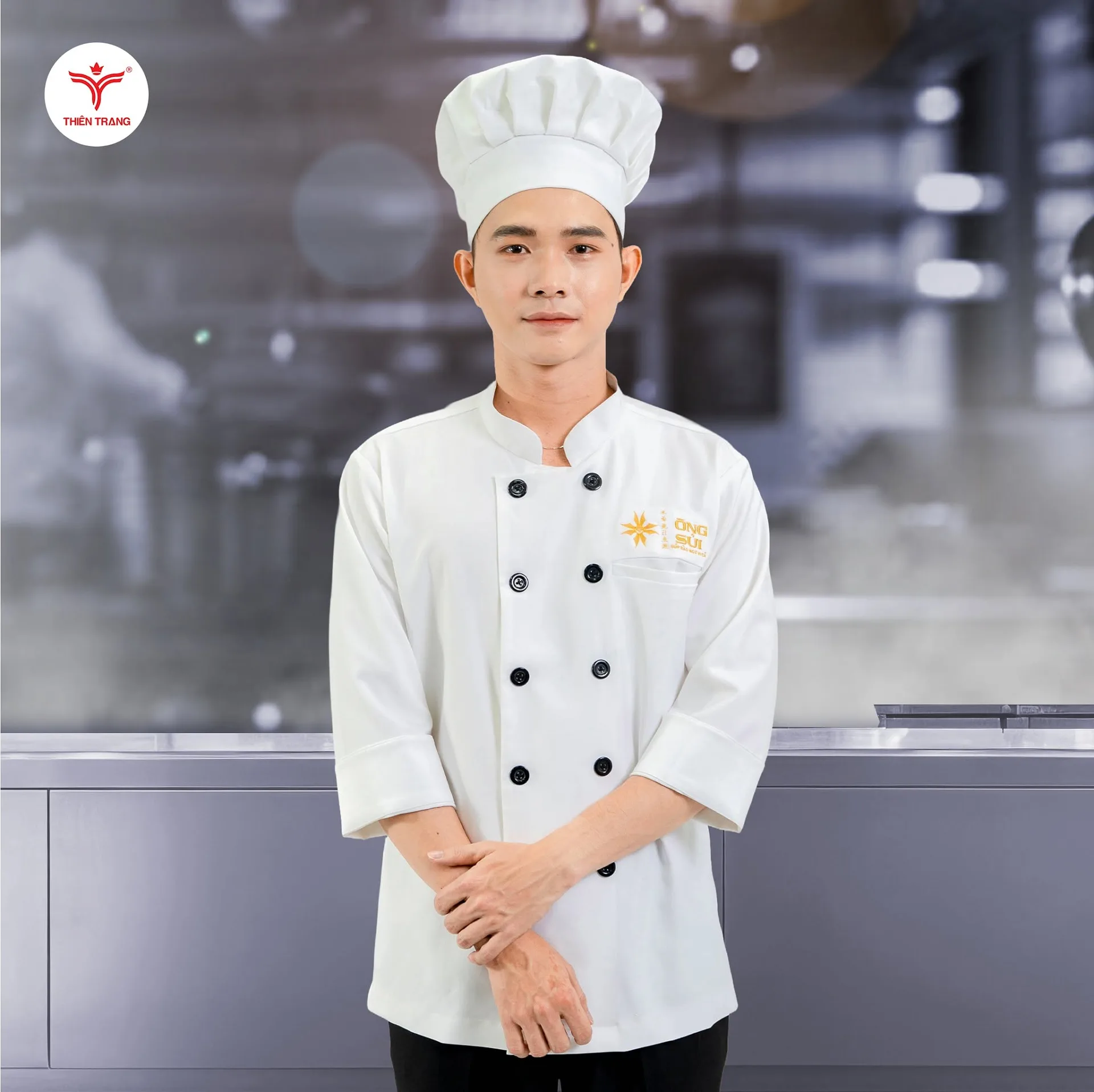 Dịch vụ thêu logo và tên bếp trưởng vi tính sắc nét trên áo bếp Ông Sủi