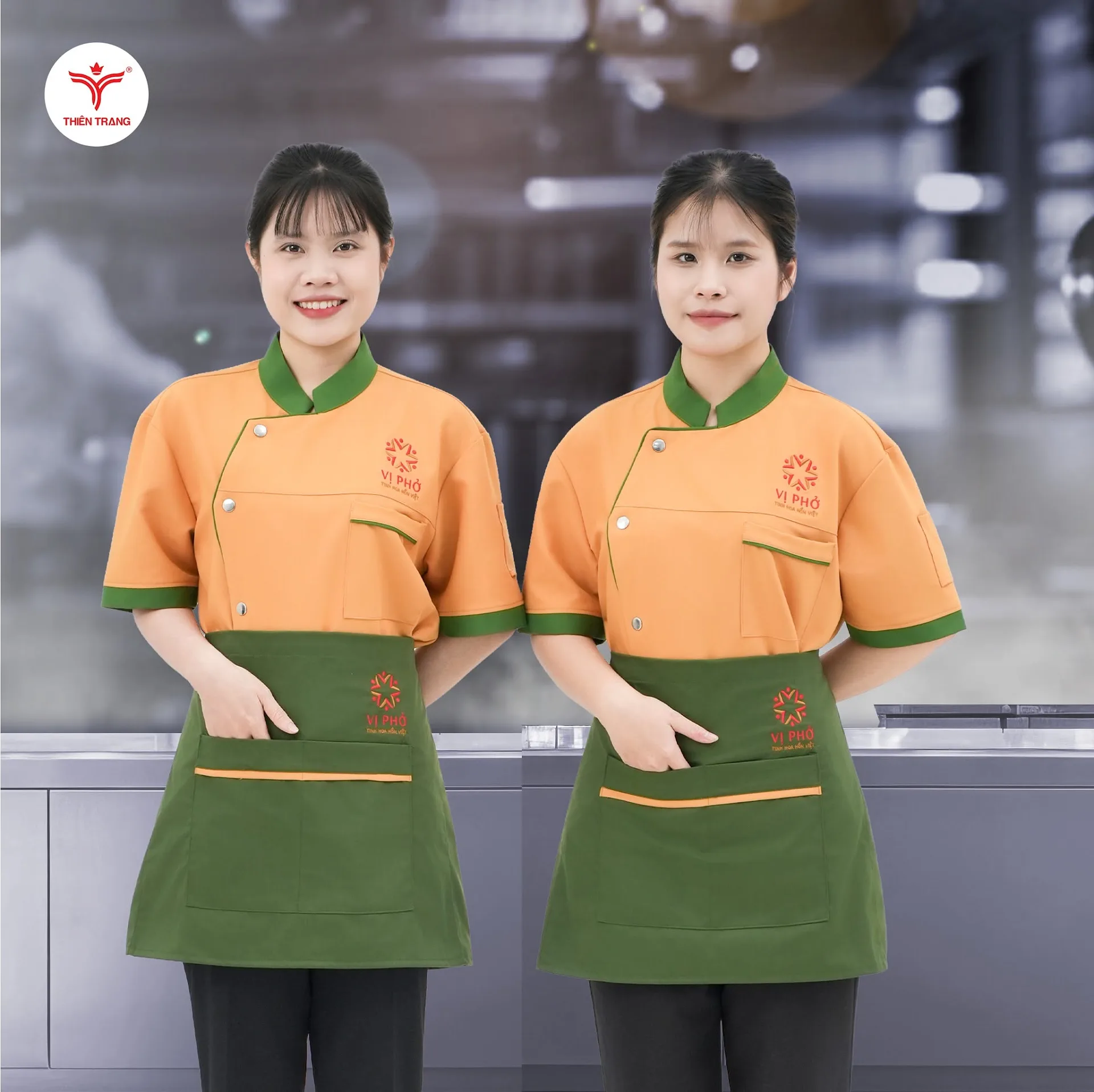Đồng phục phụ bếp và nhân viên sơ chế nhà hàng Vị Phở màu cam phối xanh lá