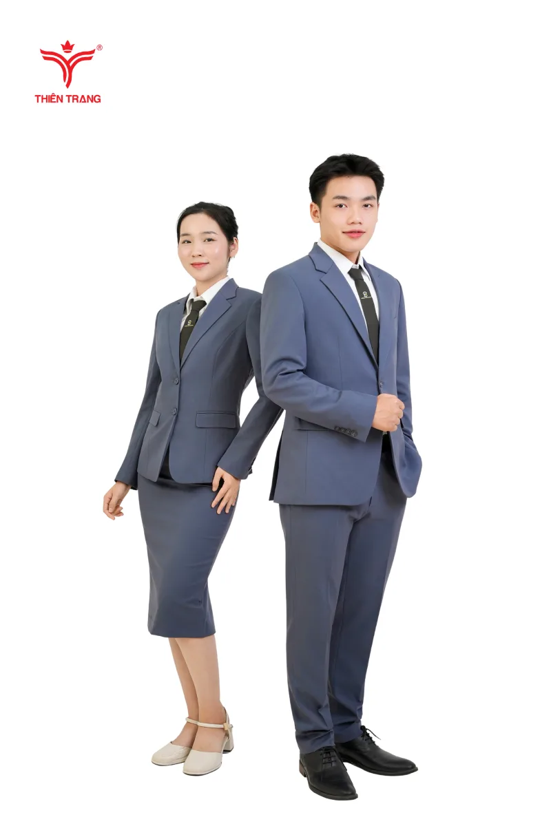 Mẫu đồng phục vest xám thể hiện sự chỉnh chu cho nhà hàng