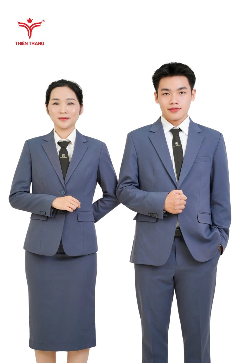Chi tiết ve áo và đường may đo sắc sảo của áo vest quản lý nhà hàng