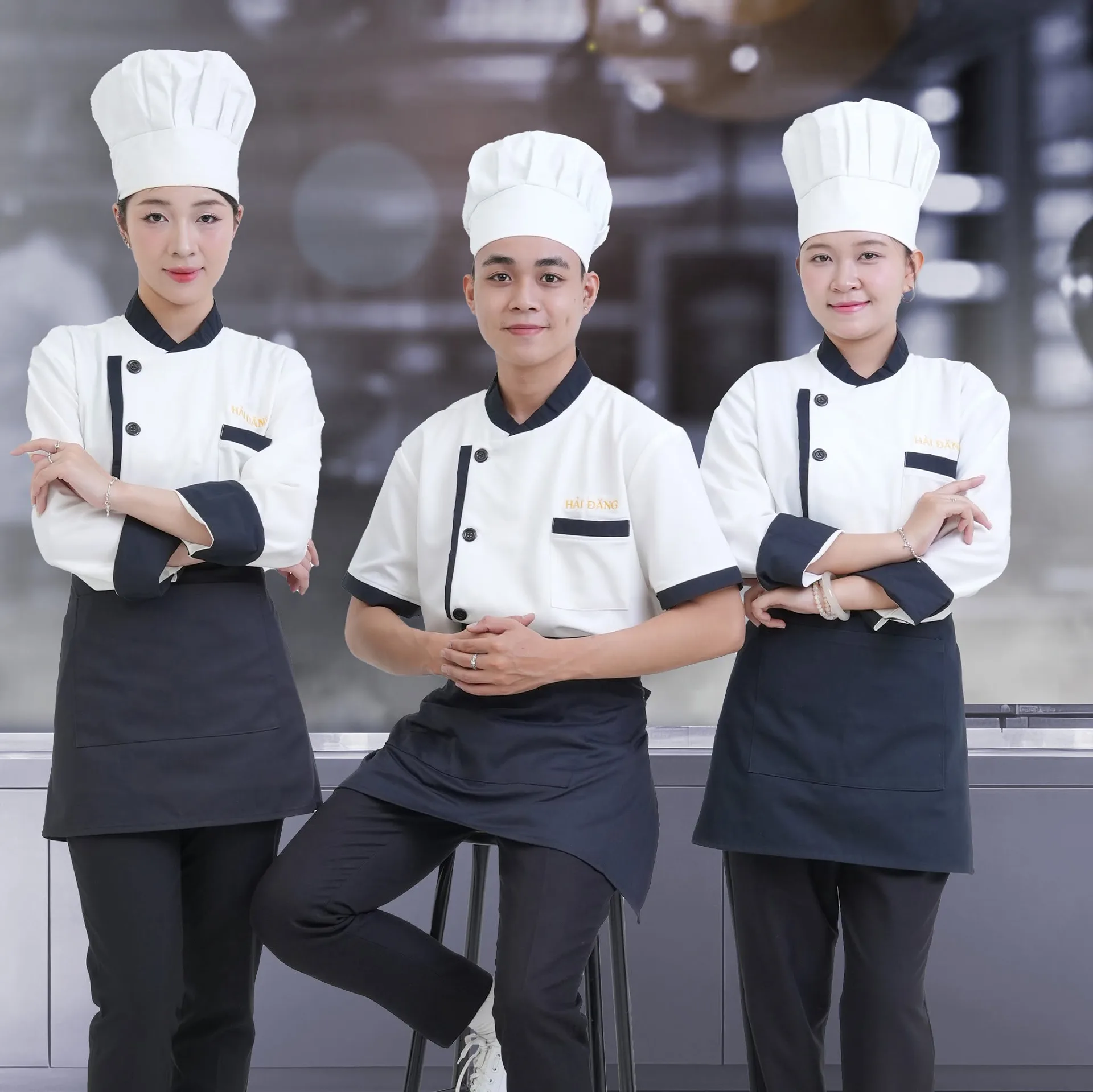 Set đồng phục bếp nhà hàng hải sản Hải Đăng phối mũ nón đầu bếp xếp ly