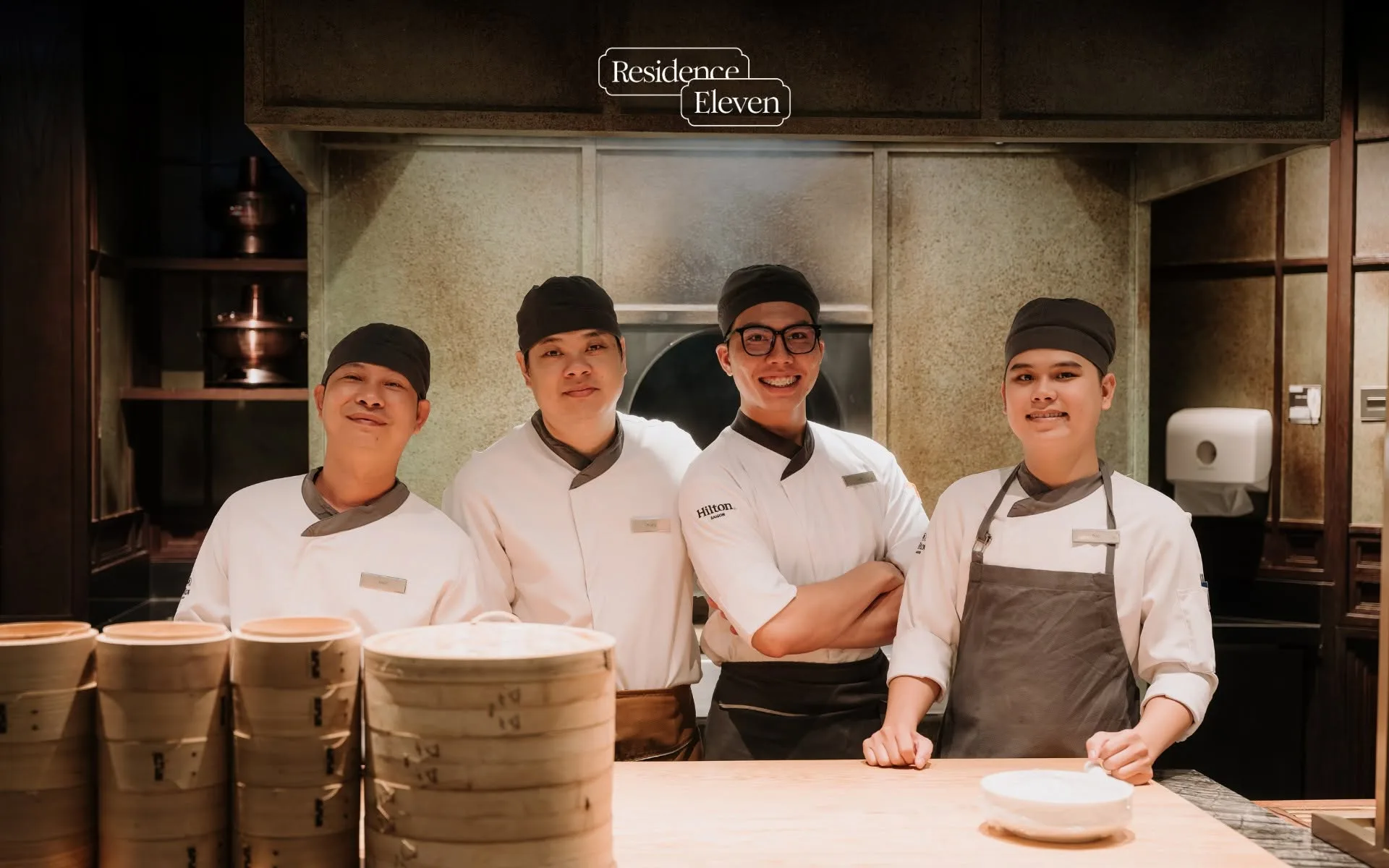 Đồng Phục Khách Sạn Hilton: Tham Khảo Phong Cách Thiết Kế Cao Cấp 3 Tham khảo đồng phục phòng bếp khách sạn Hilton