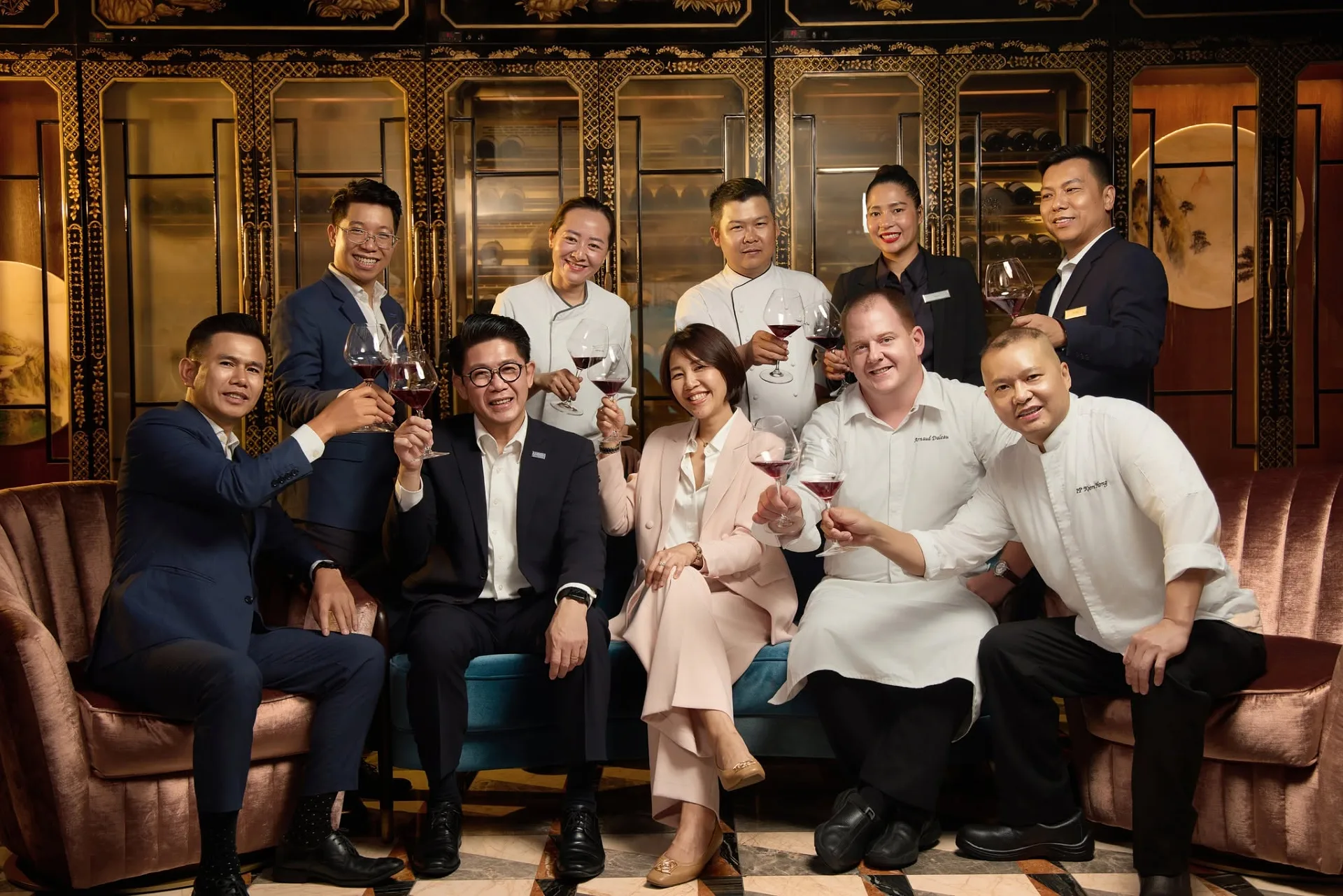 Đồng Phục Khách Sạn Hilton: Tham Khảo Phong Cách Thiết Kế Cao Cấp 5 Tham khảo đồng phục nhiều bộ phận khách sạn Hilton