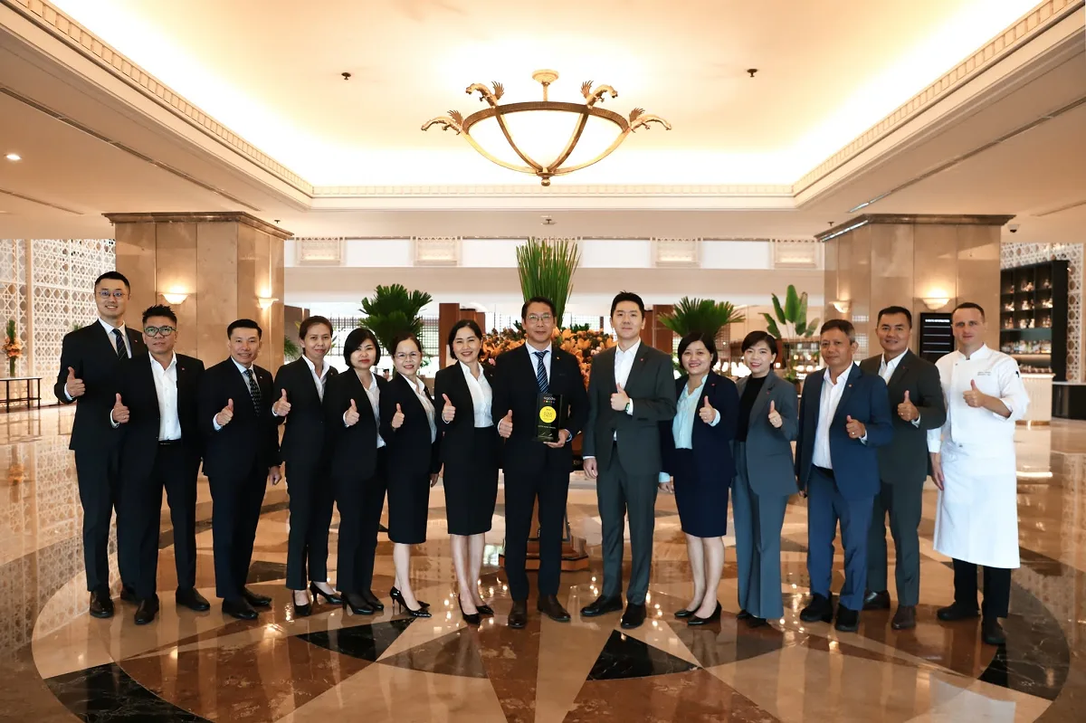 Đồng Phục Khách Sạn Lotte: Tham Khảo Mẫu Thiết Kế Sang Trọng 2 Đông phục khách sạn Lotte chuyên nghiệp trong từng bộ phận