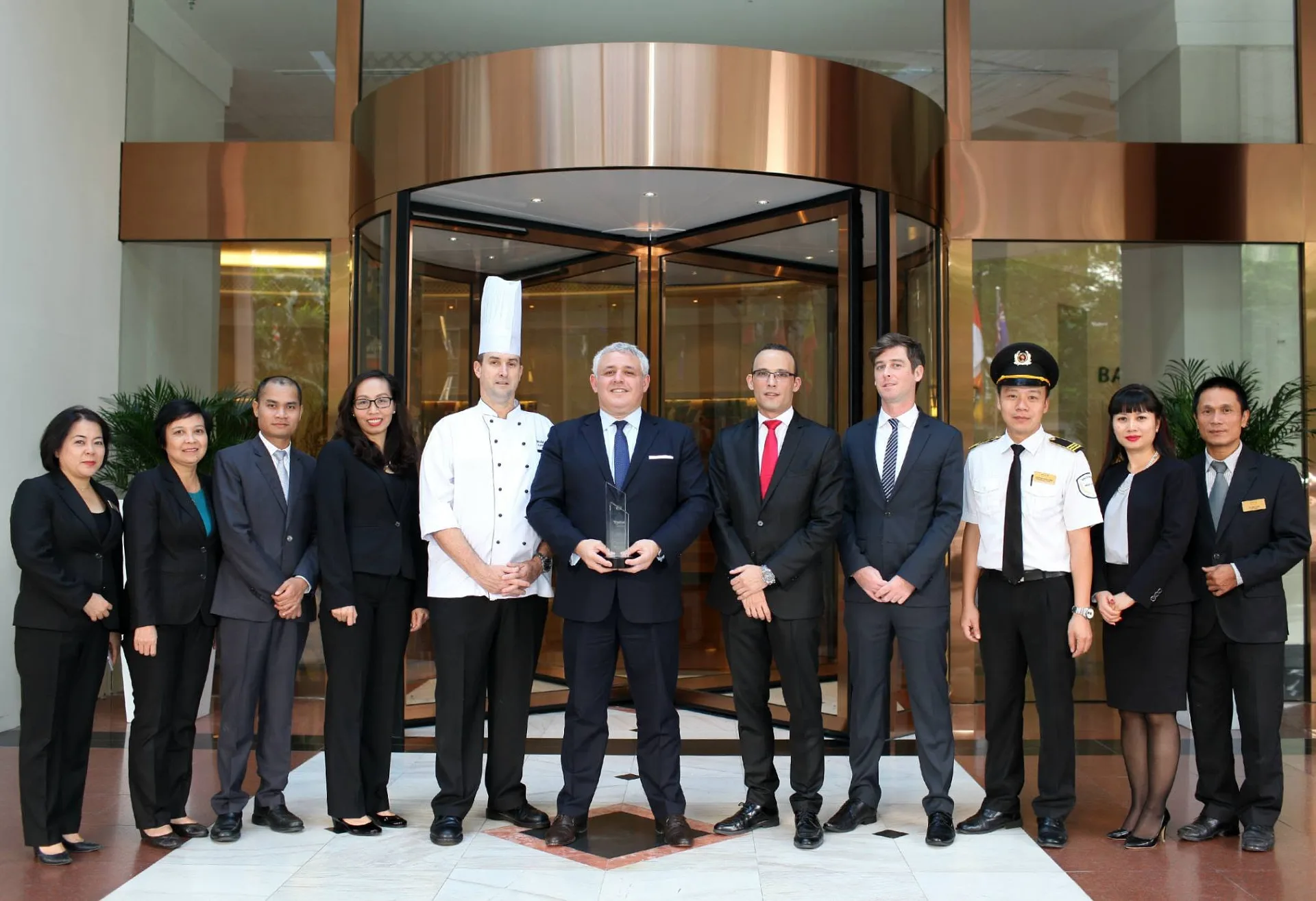 Tham khảo đồng phục chuyên nghiệp từng bộ của khách sạn melia
