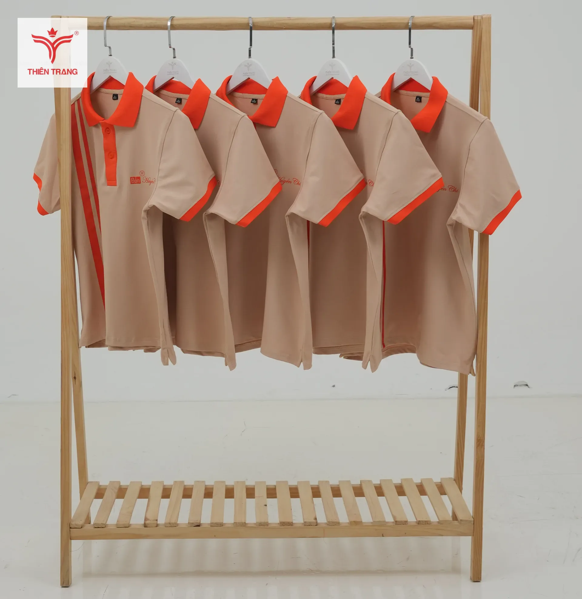 Mẫu Đồng Phục Quán Ăn Thoải Mái, Chuyên Nghiệp Và Mang Dấu Ấn Riêng 17 Áo thun cổ bẻ tiện lợi dành cho quán ăn